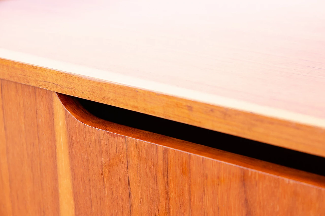 Comò in noce di František Jirák per per Tatra Nabytok, anni '60 10