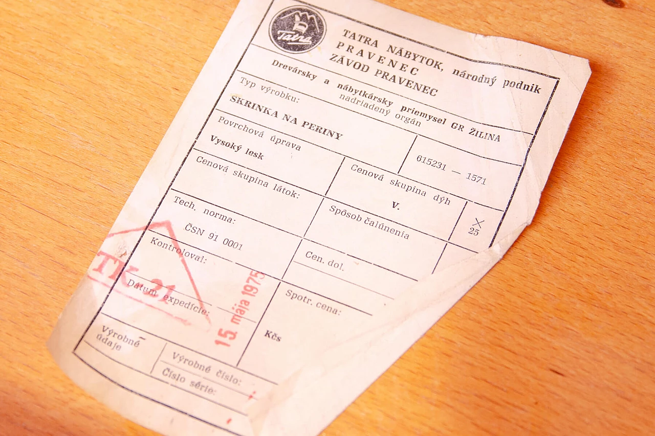 Comò in noce di František Jirák per per Tatra Nabytok, anni '60 15