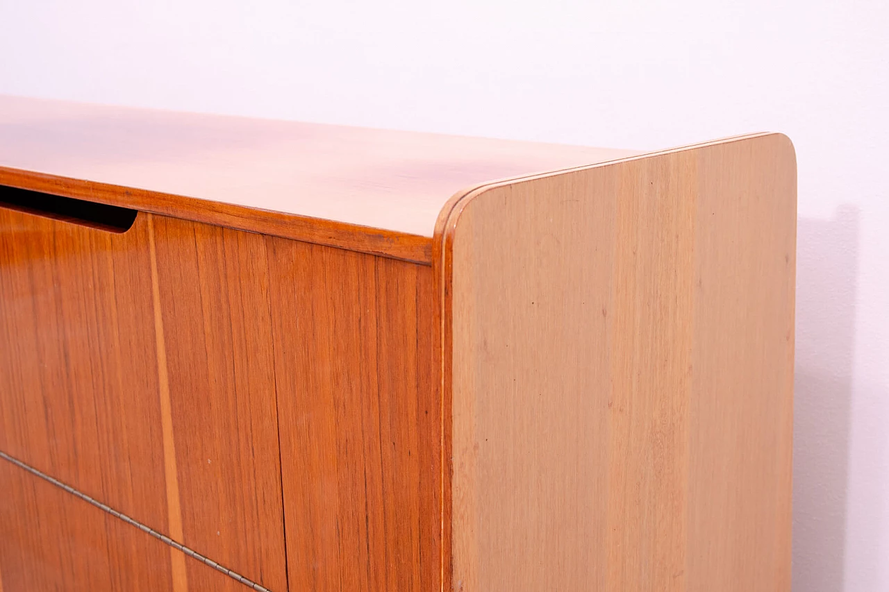 Comò in noce di František Jirák per per Tatra Nabytok, anni '60 17