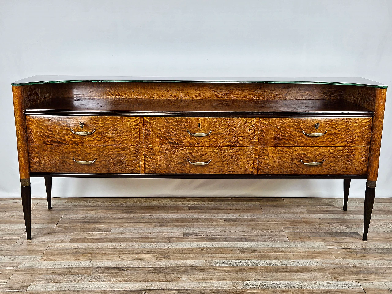Thuja-root chest of drawers with glass top and shelf, 1960s 1