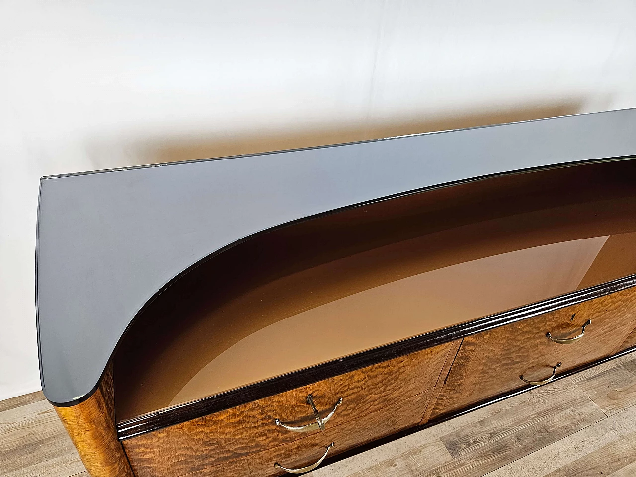 Thuja-root chest of drawers with glass top and shelf, 1960s 5