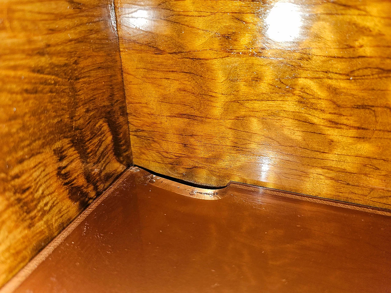 Thuja-root chest of drawers with glass top and shelf, 1960s 16