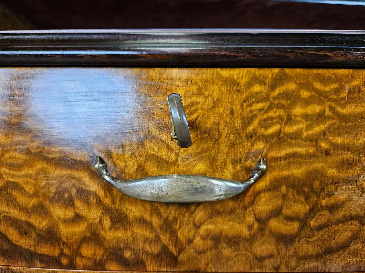Thuja-root chest of drawers with glass top and shelf, 1960s 20