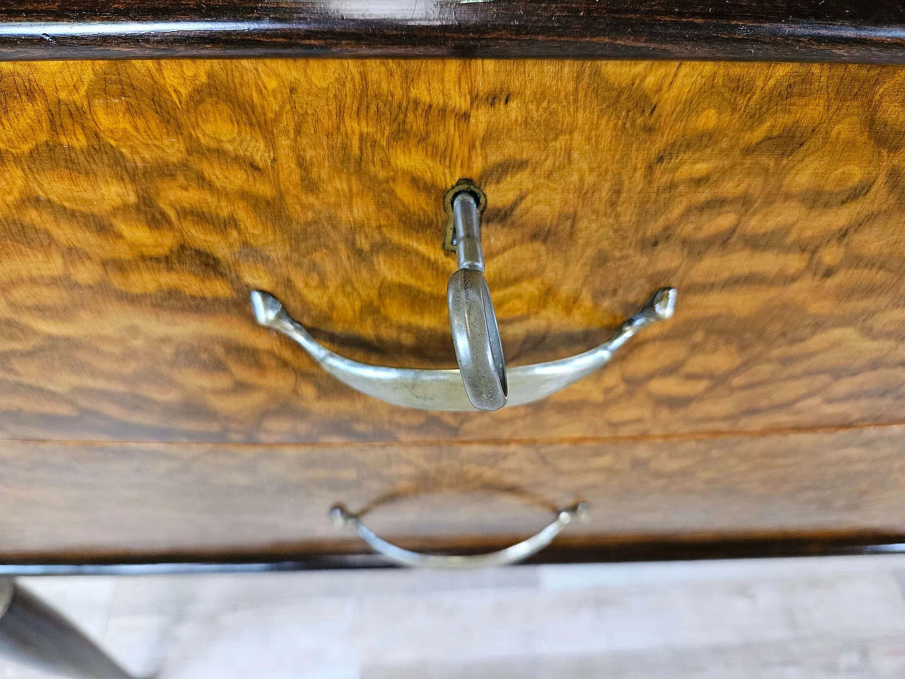 Thuja-root chest of drawers with glass top and shelf, 1960s 22