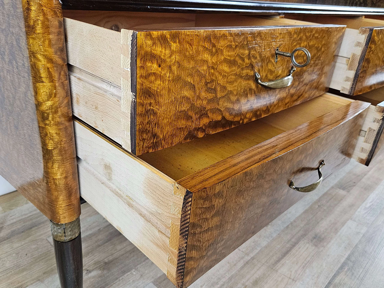 Thuja-root chest of drawers with glass top and shelf, 1960s 25