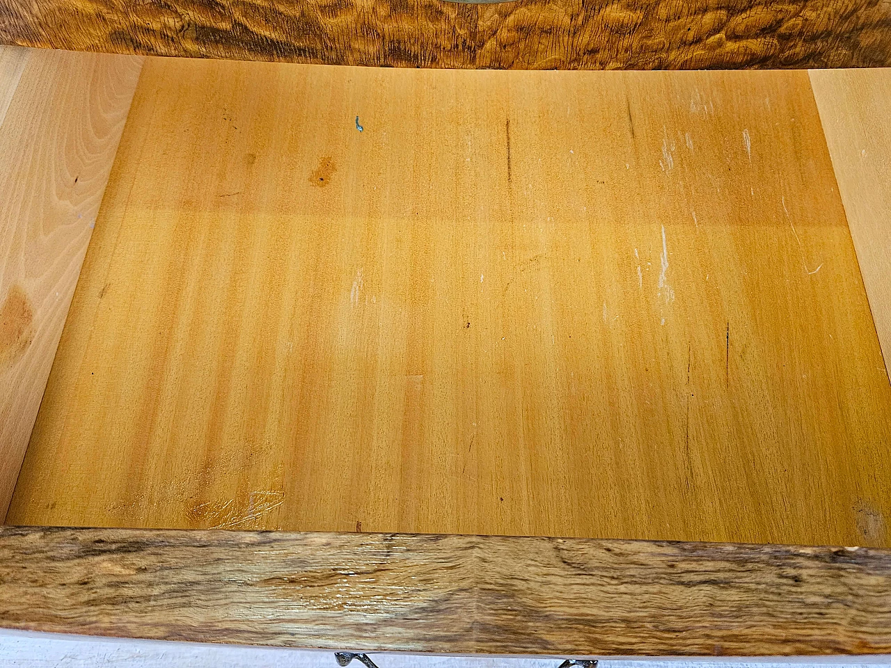 Thuja-root chest of drawers with glass top and shelf, 1960s 31