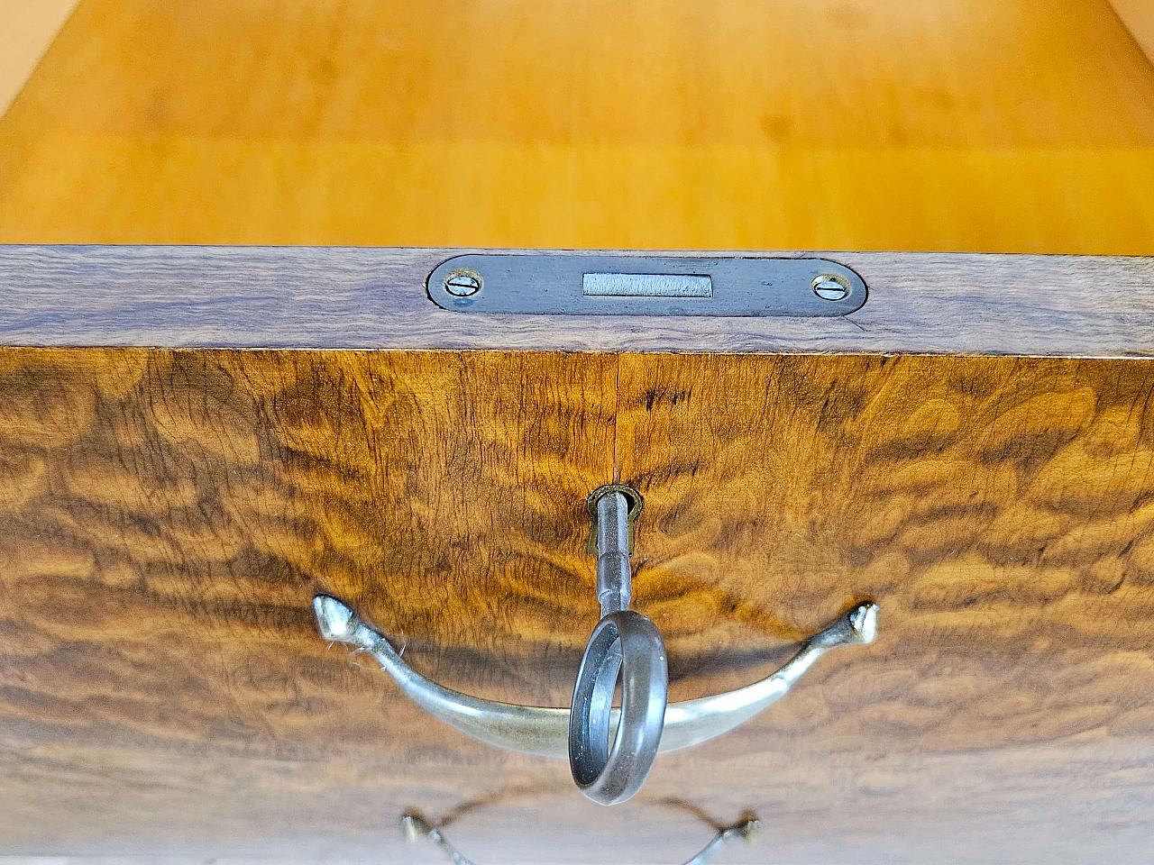 Thuja-root chest of drawers with glass top and shelf, 1960s 33