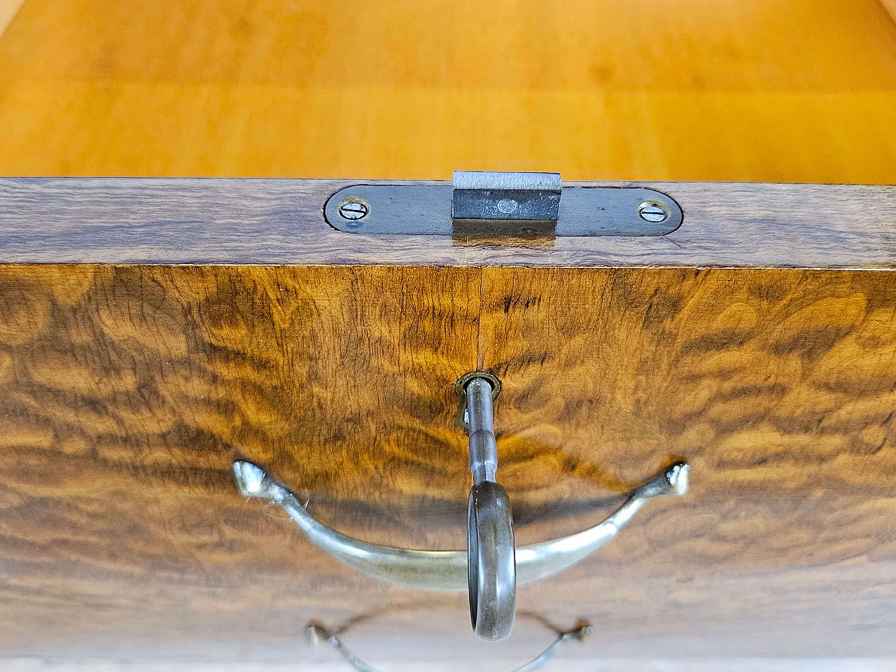 Thuja-root chest of drawers with glass top and shelf, 1960s 34