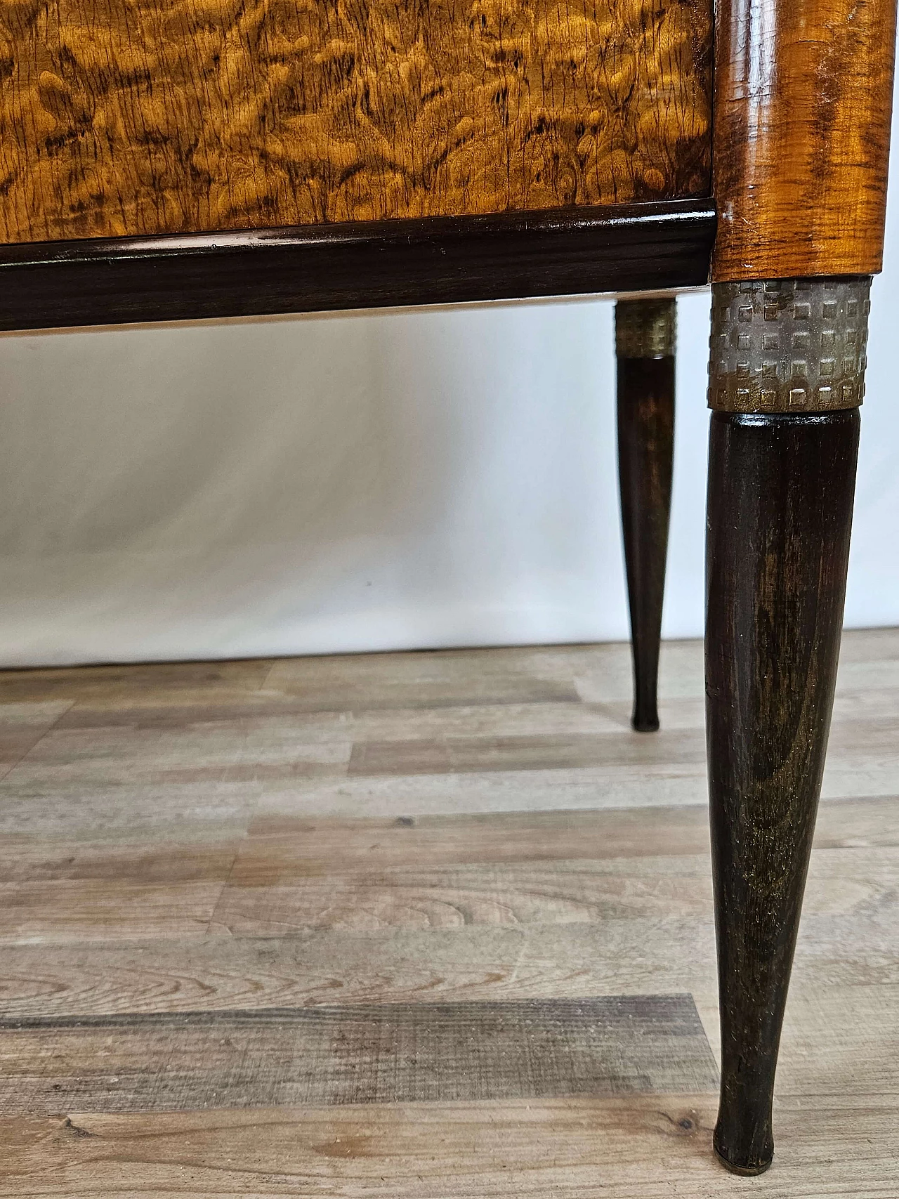 Thuja-root chest of drawers with glass top and shelf, 1960s 39