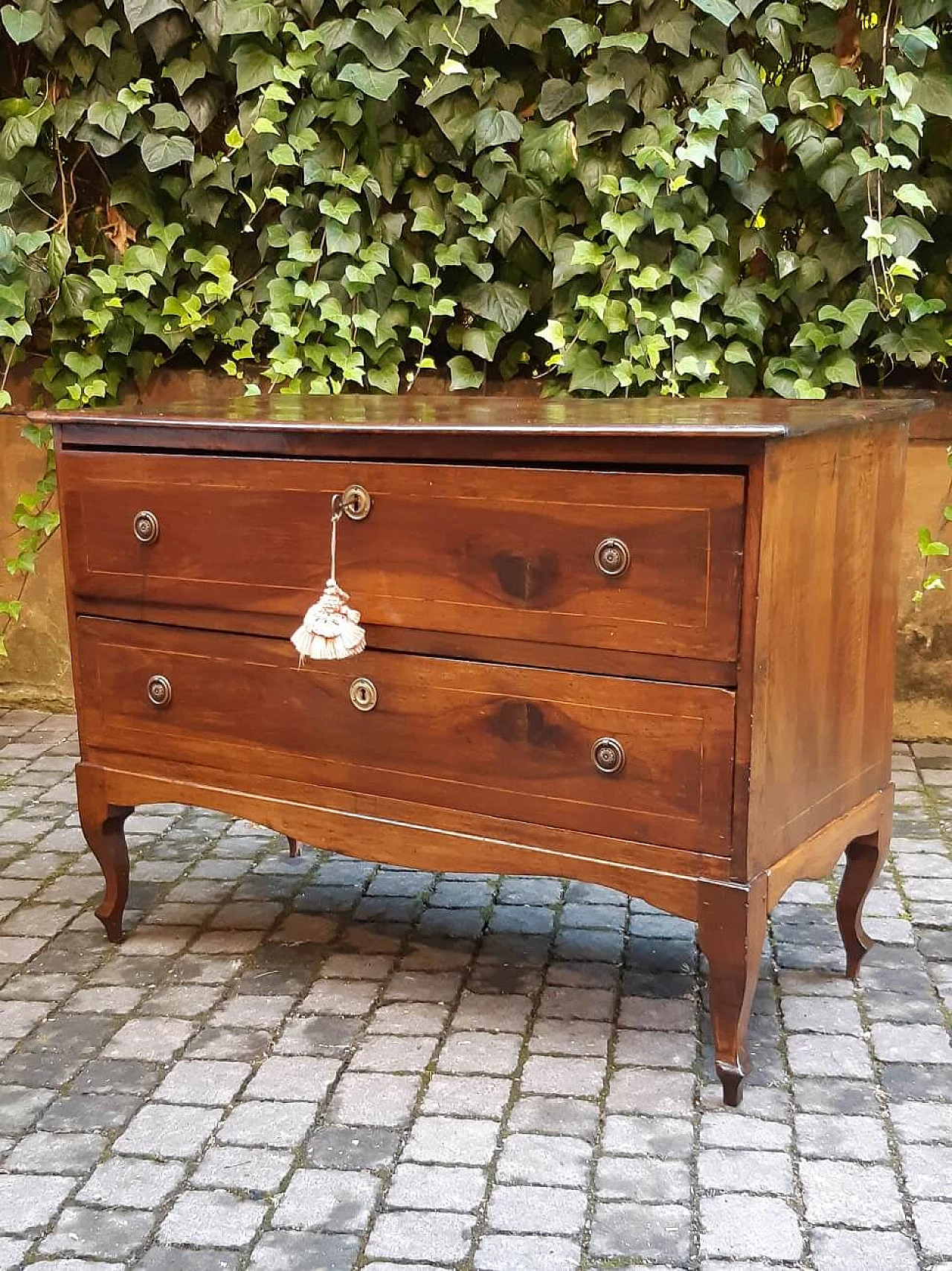 Louis XV threaded walnut dresser with two drawers, 18th century 2