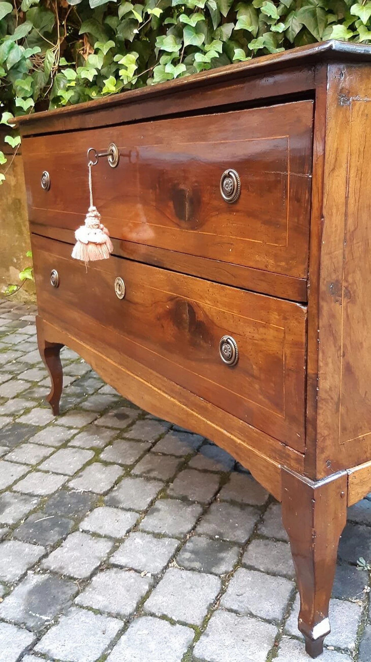 Comò Luigi XV in noce filettato a due cassetti, '700 6