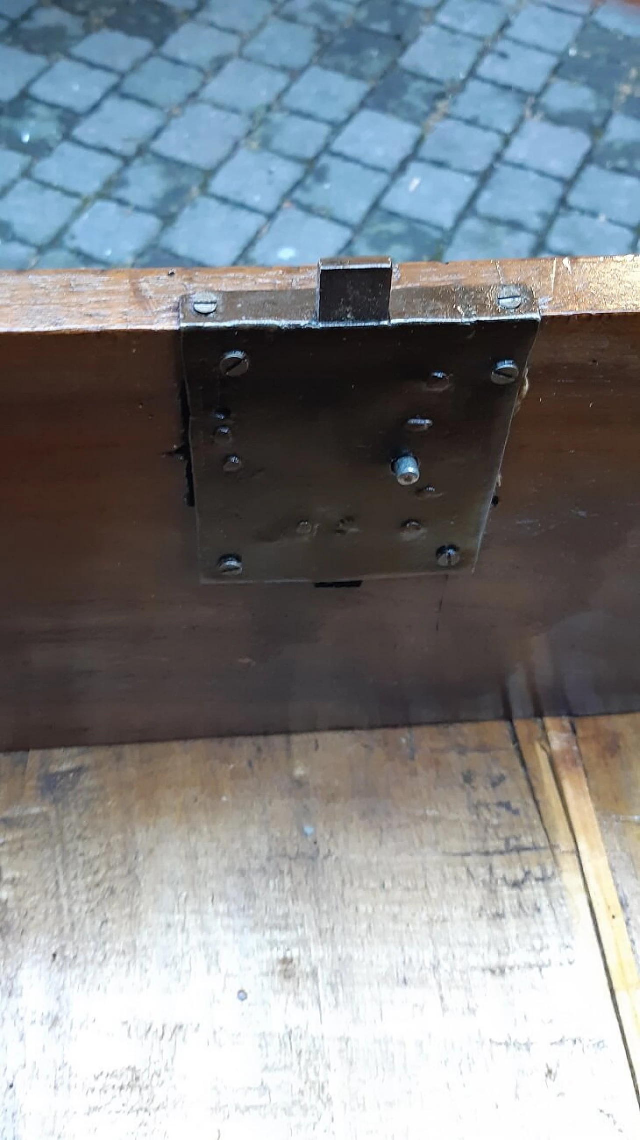 Comò Luigi XV in noce filettato a due cassetti, '700 11