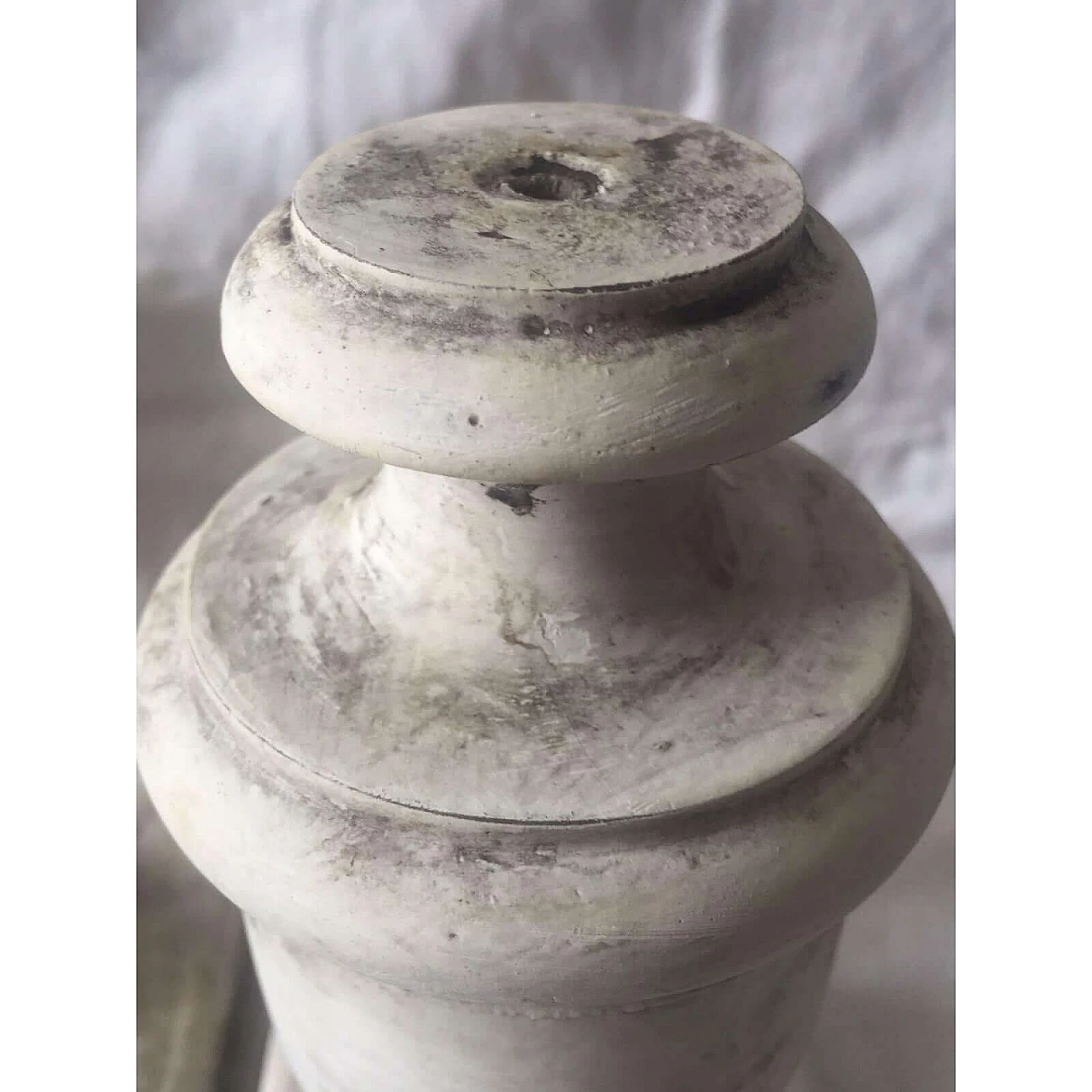 Pair of hand-carved wooden and white lacquered bases, 1940s 4