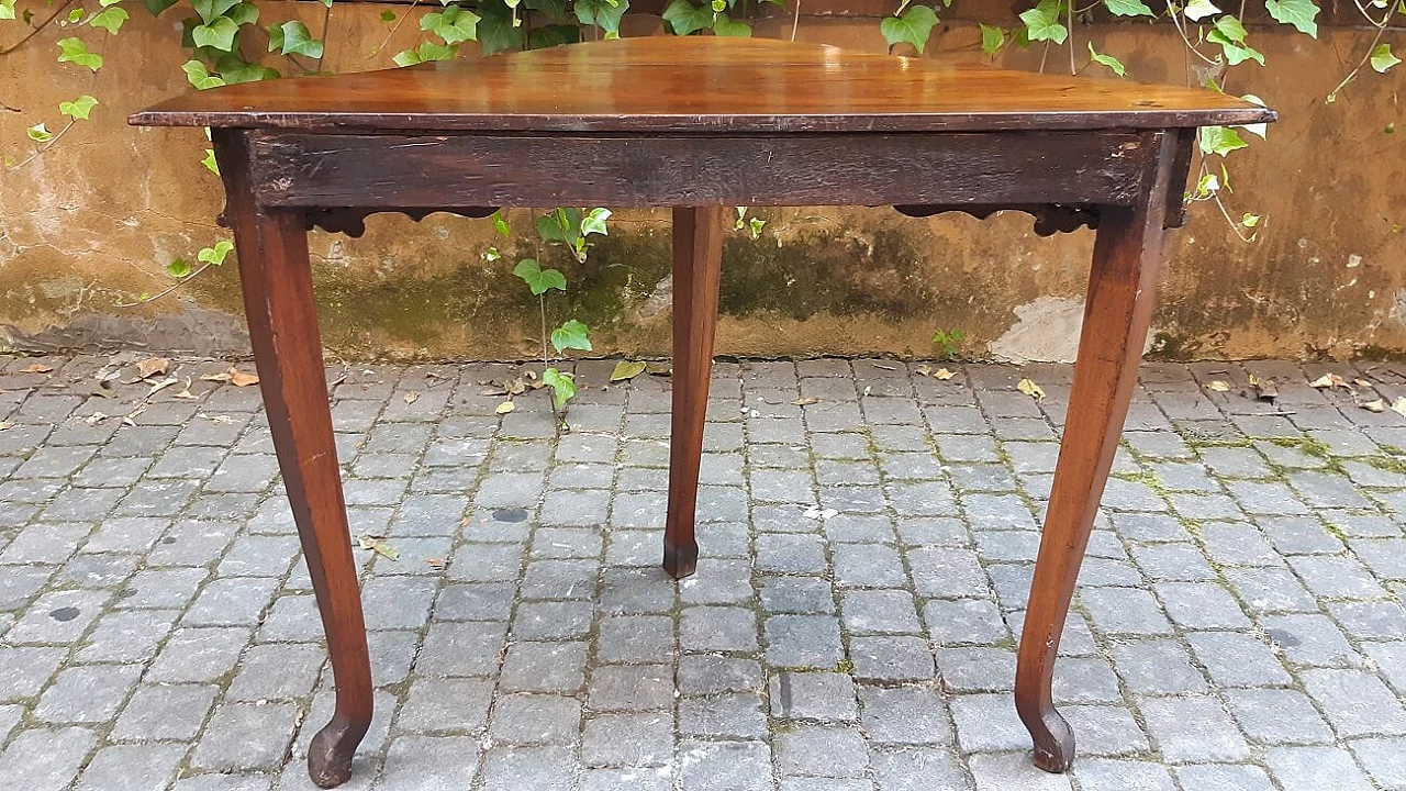 Louis XV console table in walnut with poly-lobed top, 18th century 3