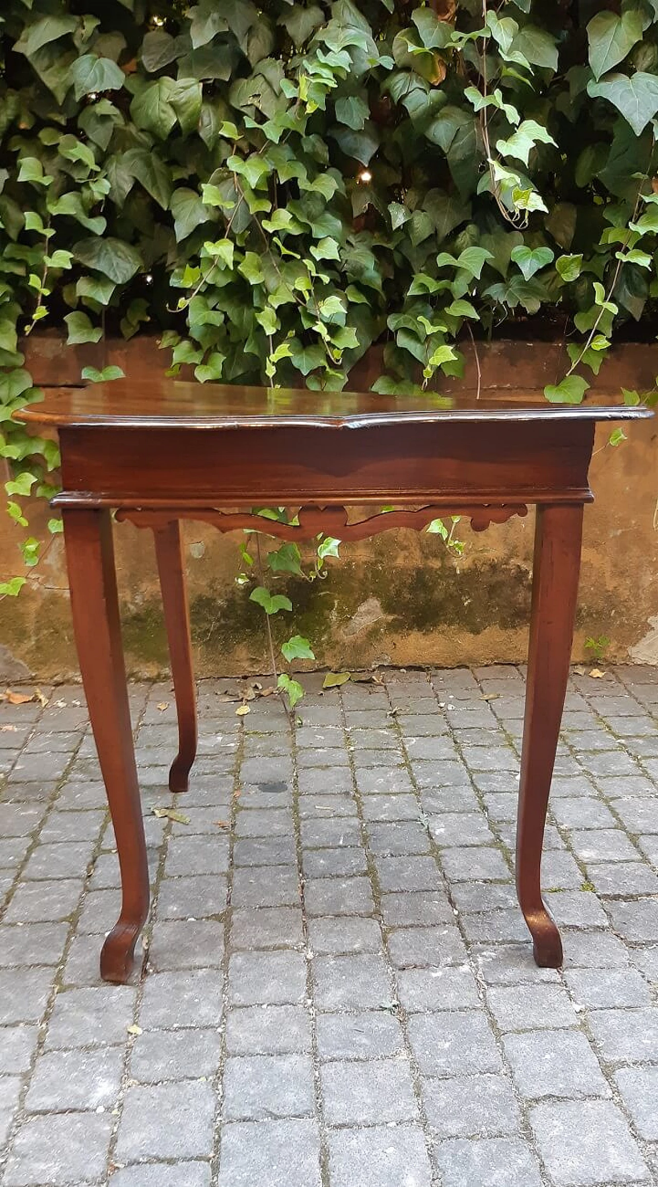 Louis XV console table in walnut with poly-lobed top, 18th century 6