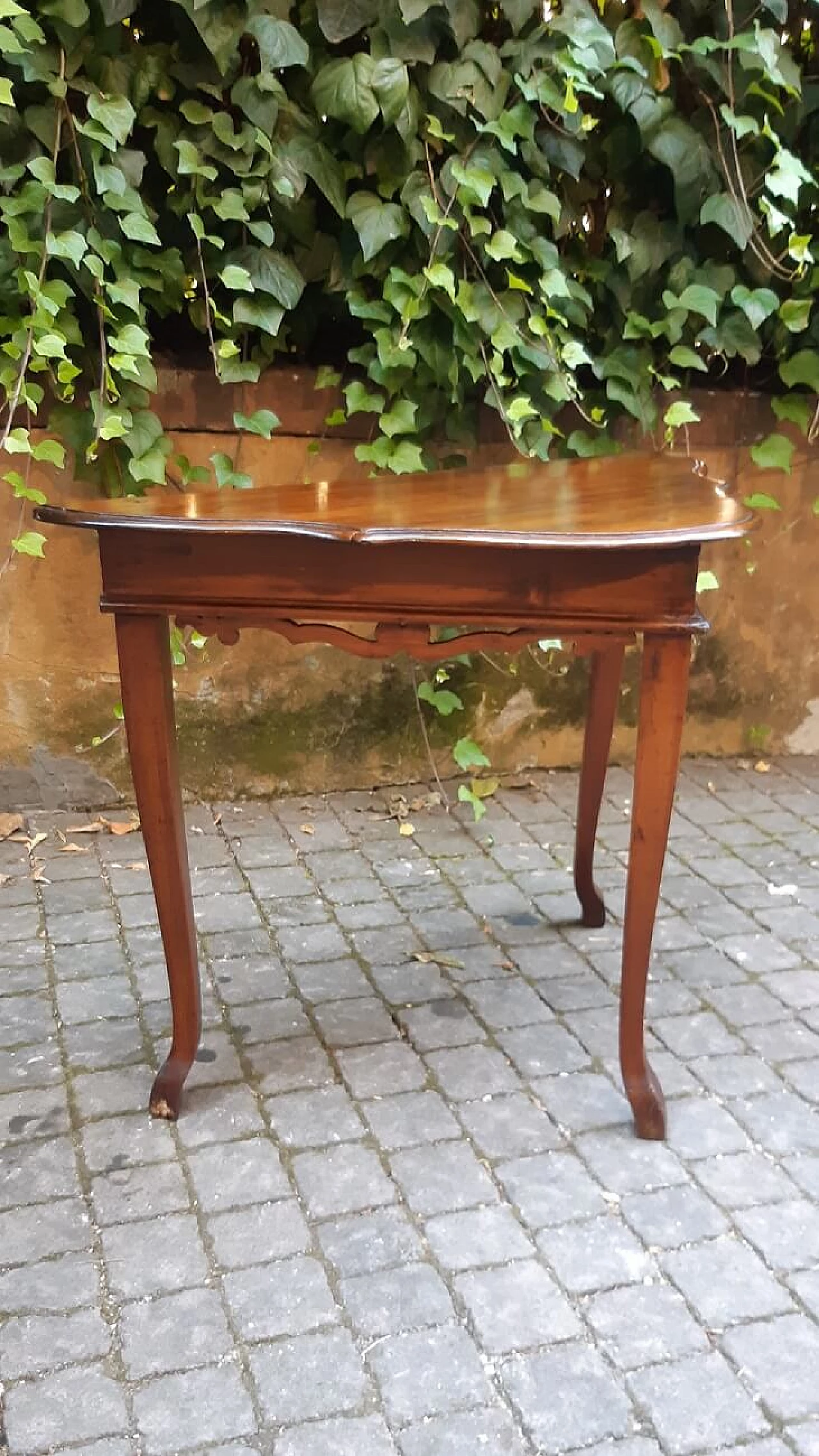 Louis XV console table in walnut with poly-lobed top, 18th century 7