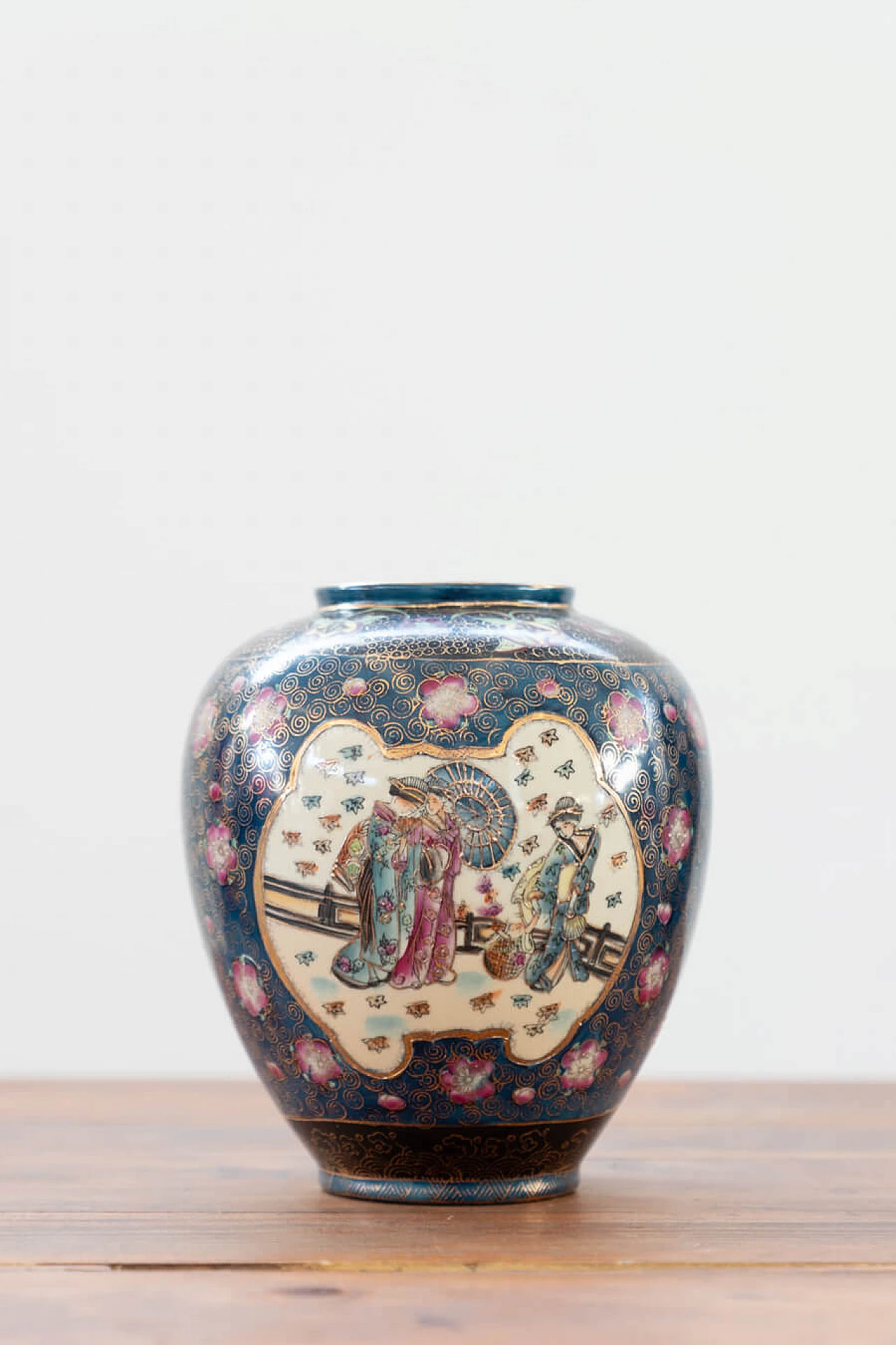 Coppia di vasi giapponesi in porcellana policroma, '800 1