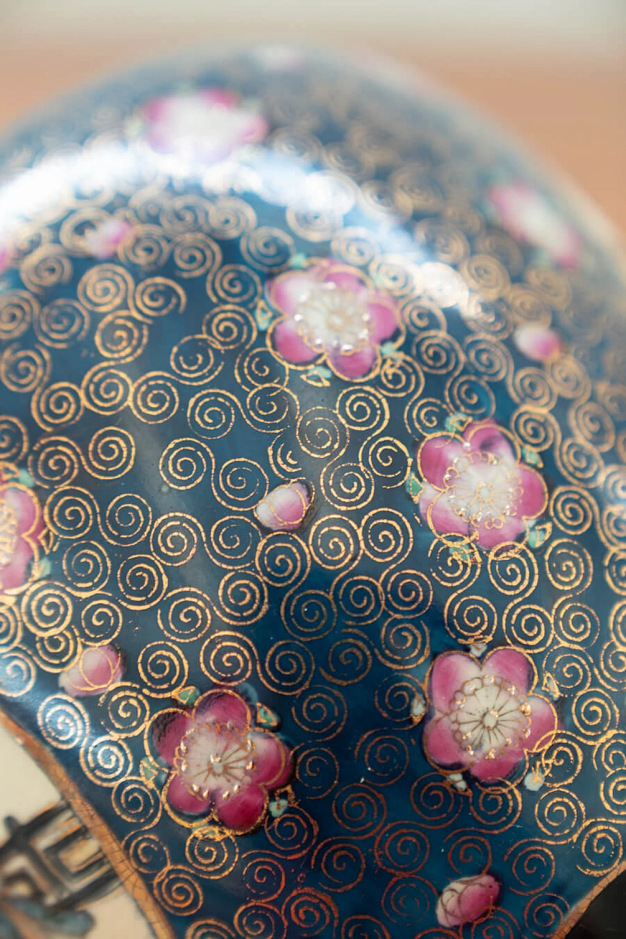 Coppia di vasi giapponesi in porcellana policroma, '800 11