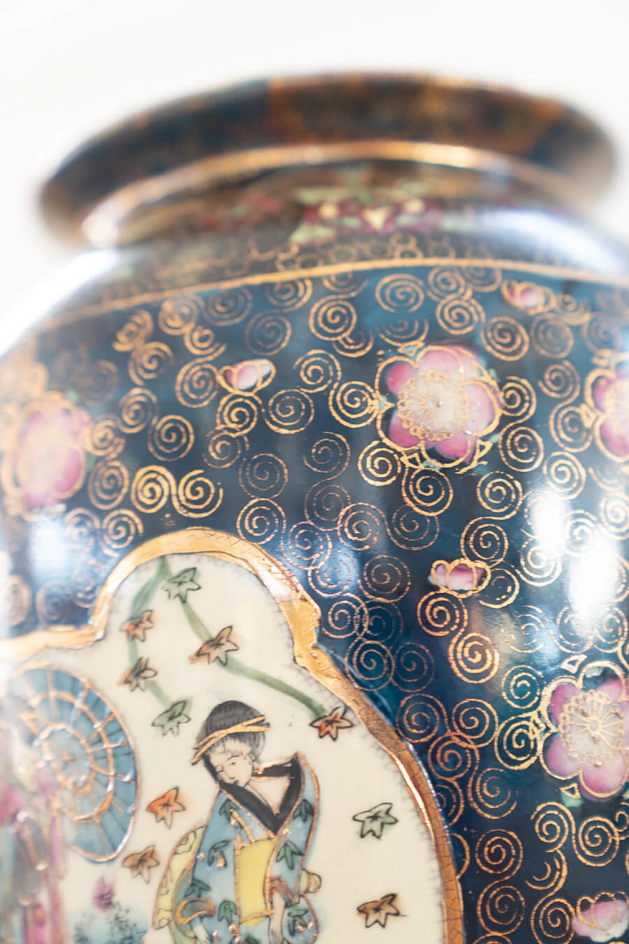 Coppia di vasi giapponesi in porcellana policroma, '800 18