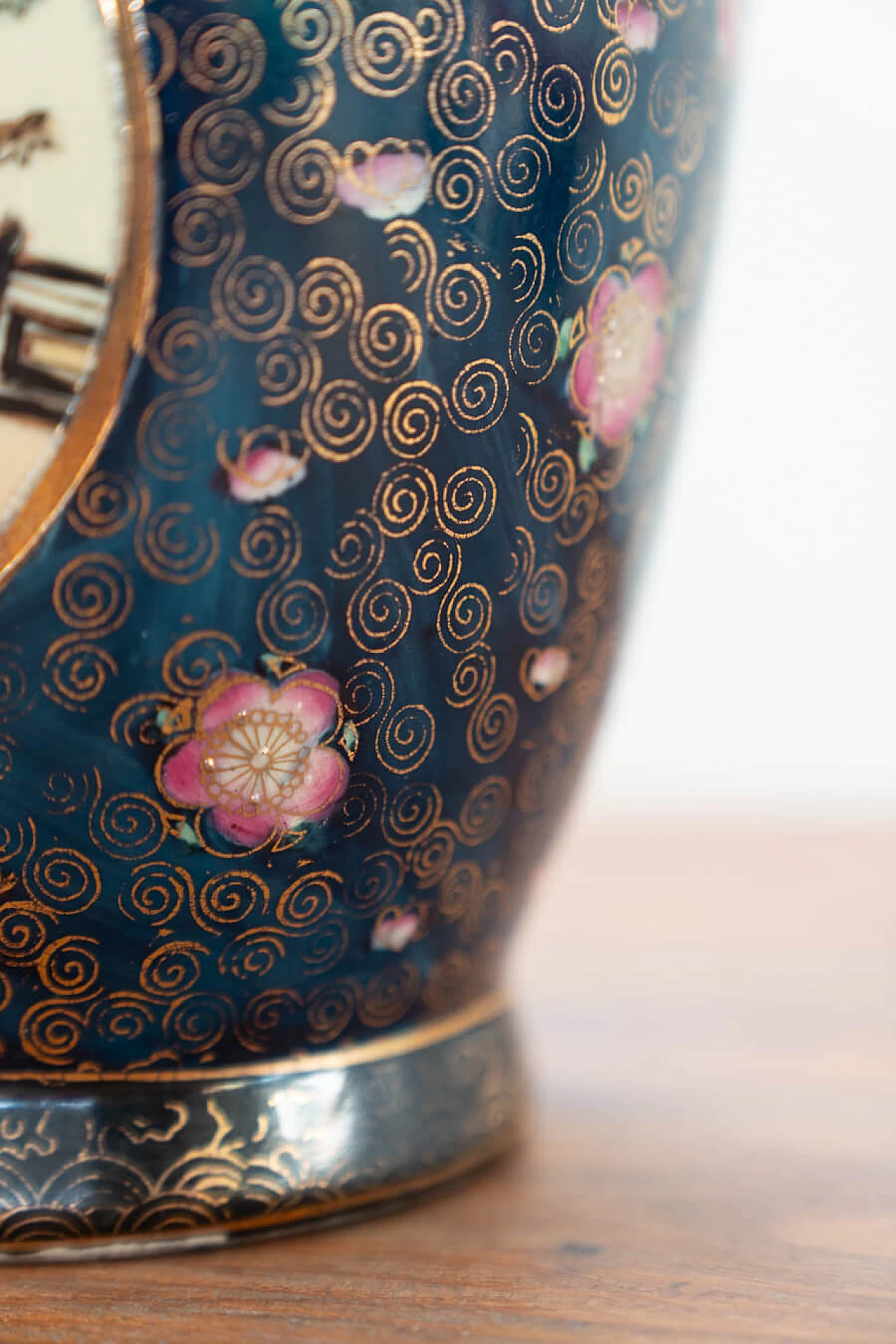 Pair of Japanese polychrome porcelain vases, 19th century 19