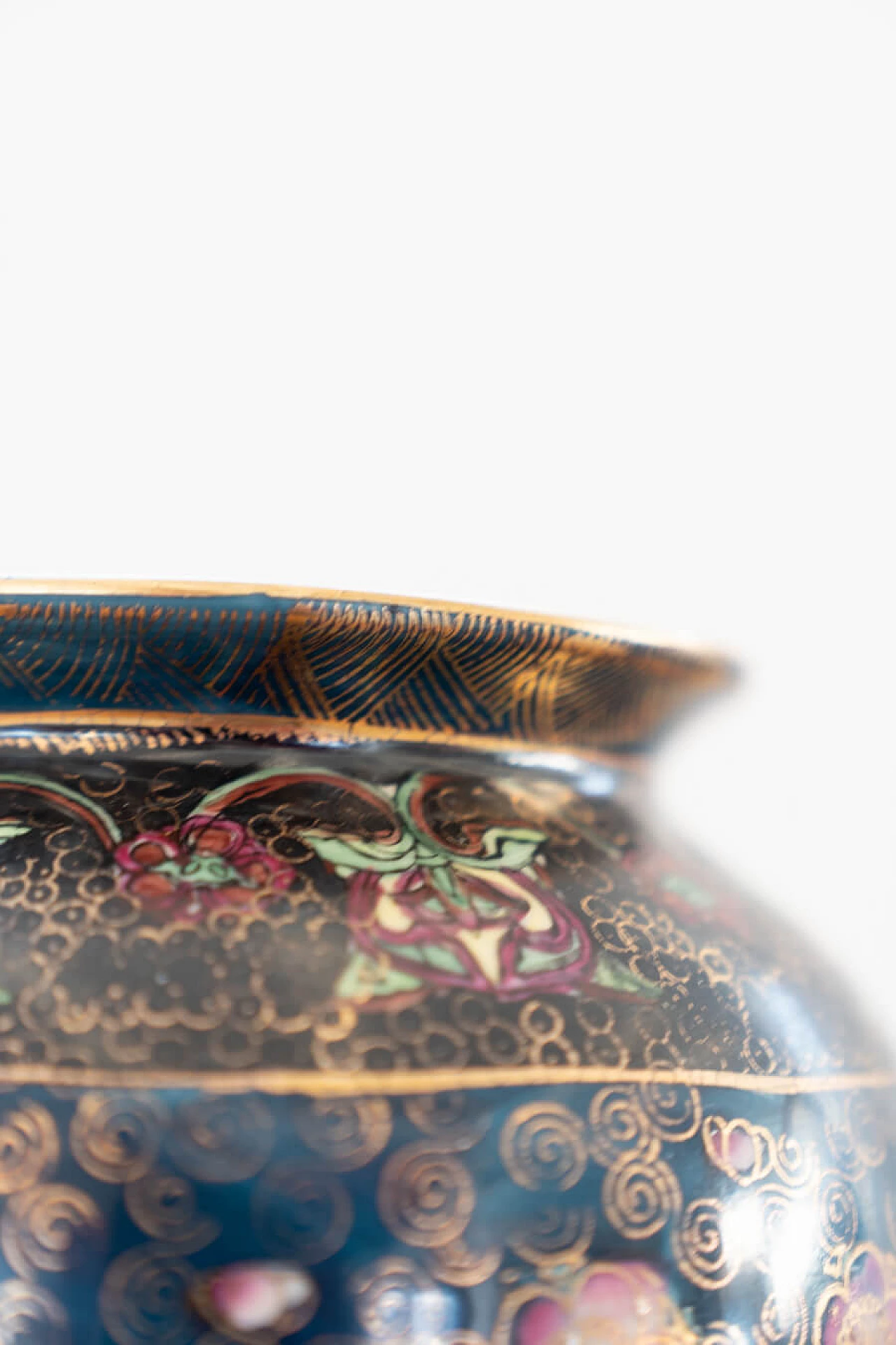 Coppia di vasi giapponesi in porcellana policroma, '800 21