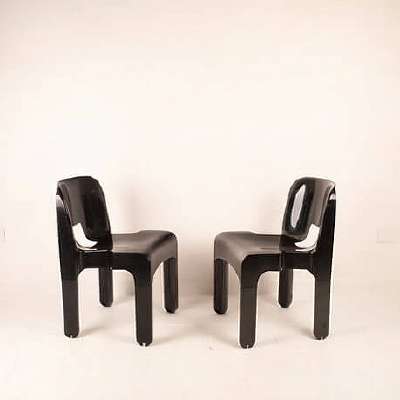 Pair of Universale 4869 chairs by Joe Colombo for Kartell, 1960s 5