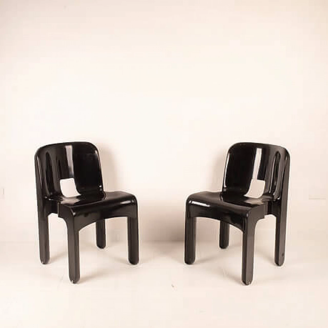 Pair of Universale 4869 chairs by Joe Colombo for Kartell, 1960s 6
