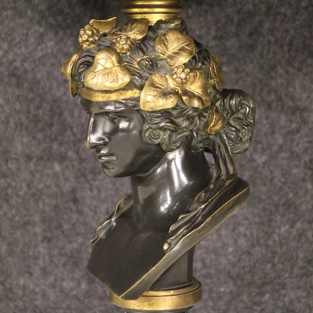 Alzata in bronzo, ottone e metallo cesellato e dorato con testa di Bacco di Alph. Giroux Paris, 1871 4