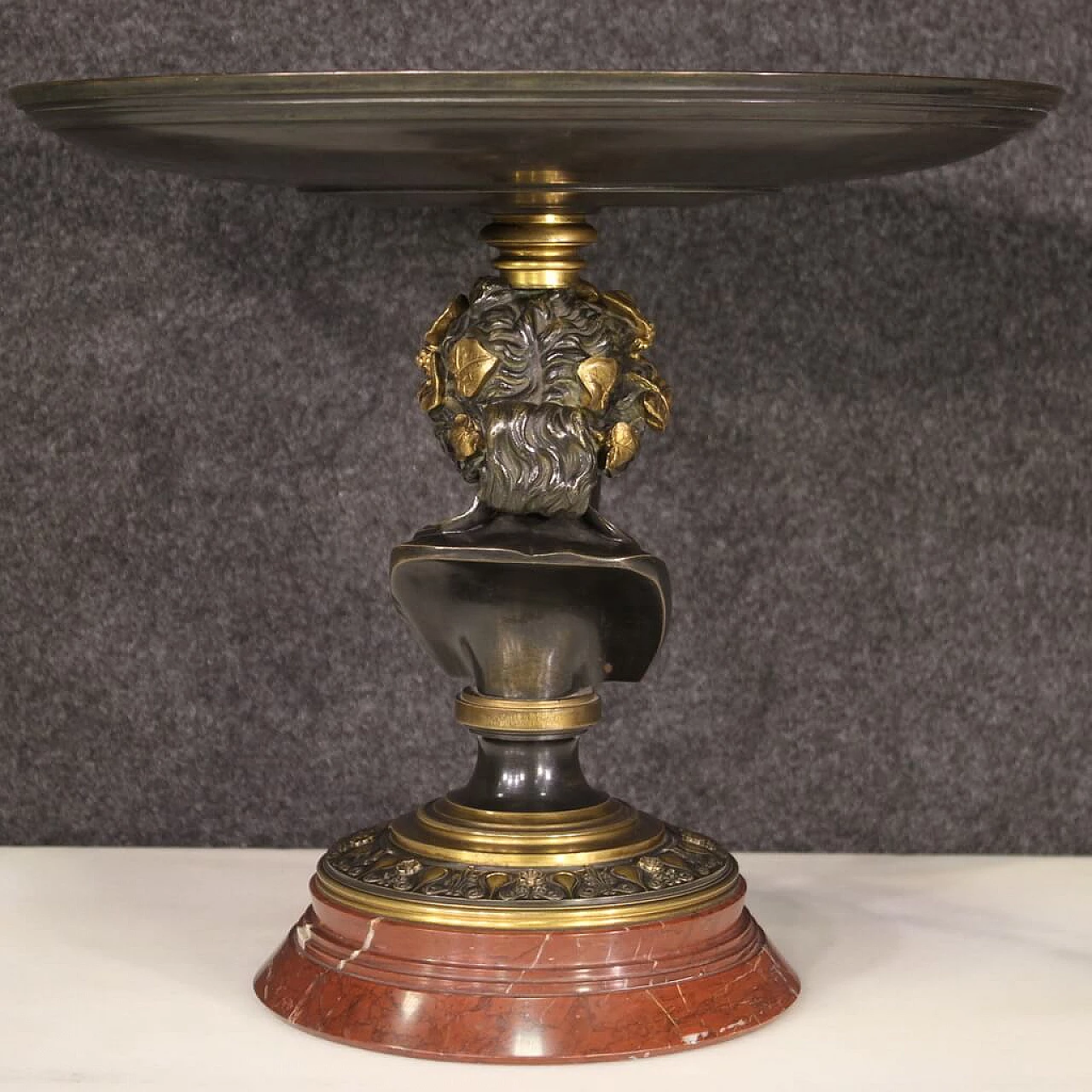 Alzata in bronzo, ottone e metallo cesellato e dorato con testa di Bacco di Alph. Giroux Paris, 1871 5