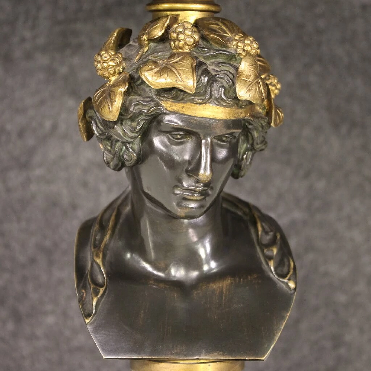 Alzata in bronzo, ottone e metallo cesellato e dorato con testa di Bacco di Alph. Giroux Paris, 1871 7