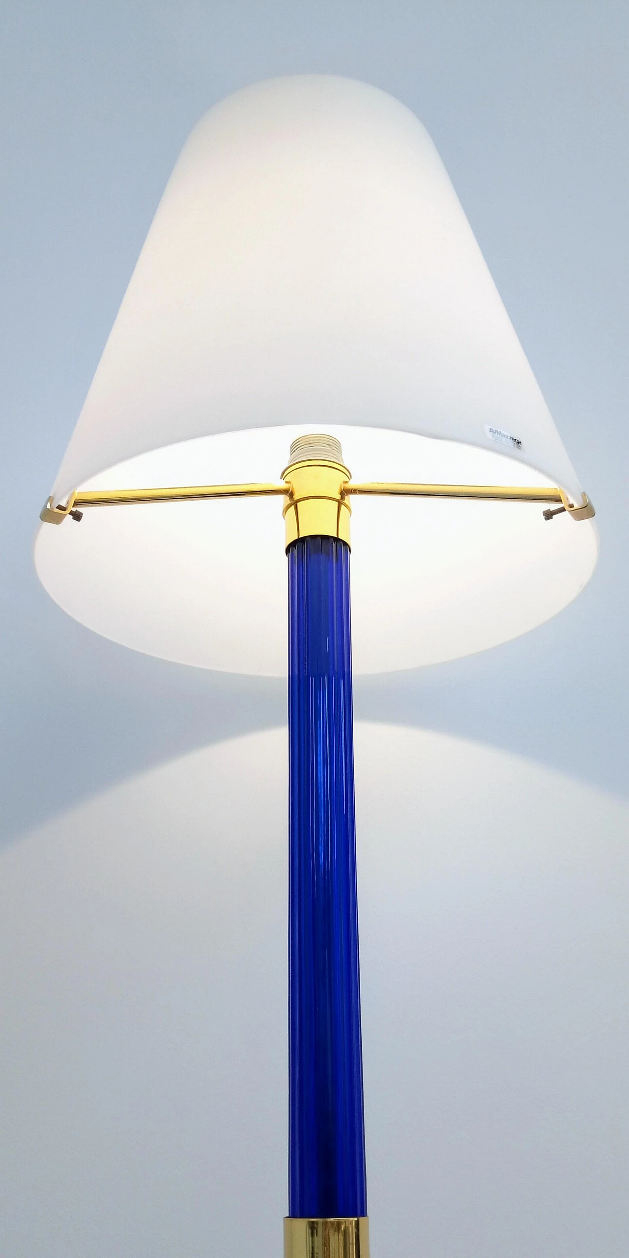 Lampada da terra in vetro di Murano blu e metallo dorato, anni '80 2