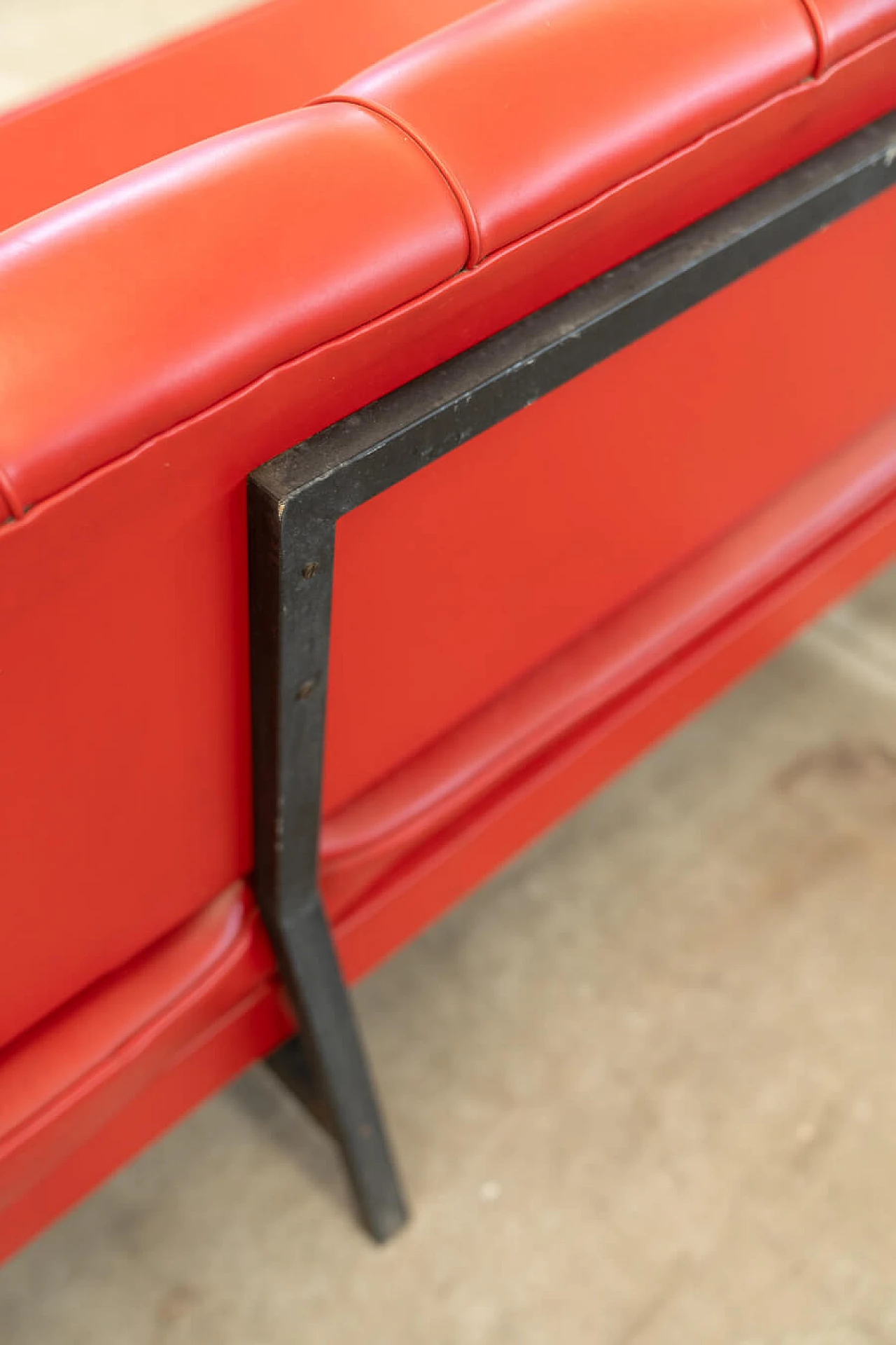 Divano Letto anni ‘70 pelle rossa Pirelli 1379156