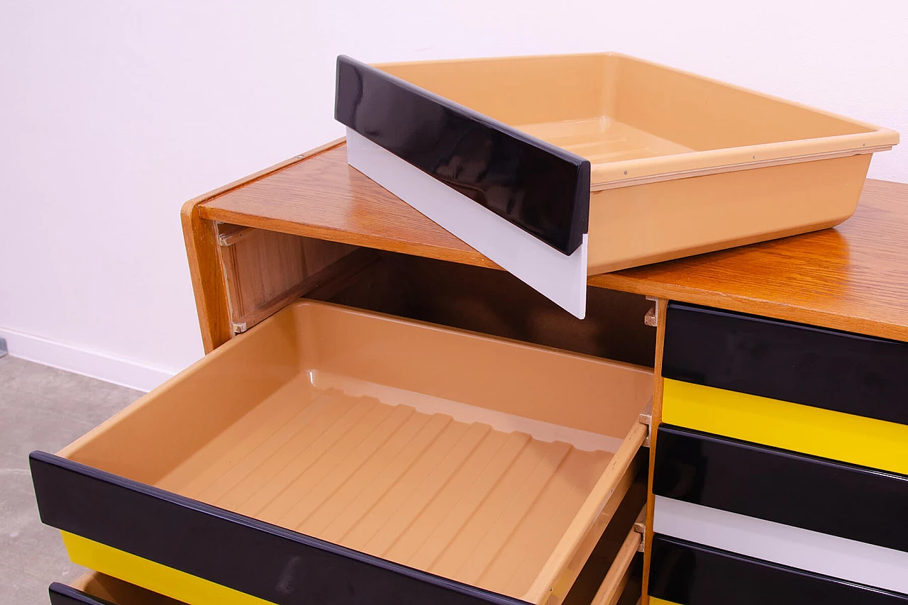 Cassettiera U-458 in faggio e compensato di Jiri Jiroutek per Interier Praha, anni '60 18