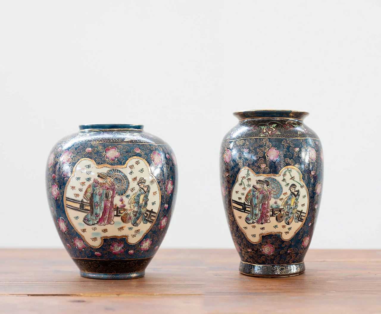 Pair of Japanese polychrome porcelain vases, 19th century 26