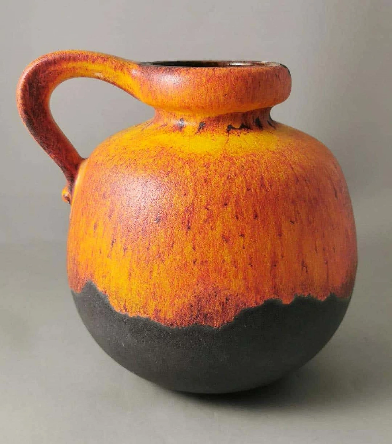 Caraffa in ceramica lava grassa con manico, anni '60 2