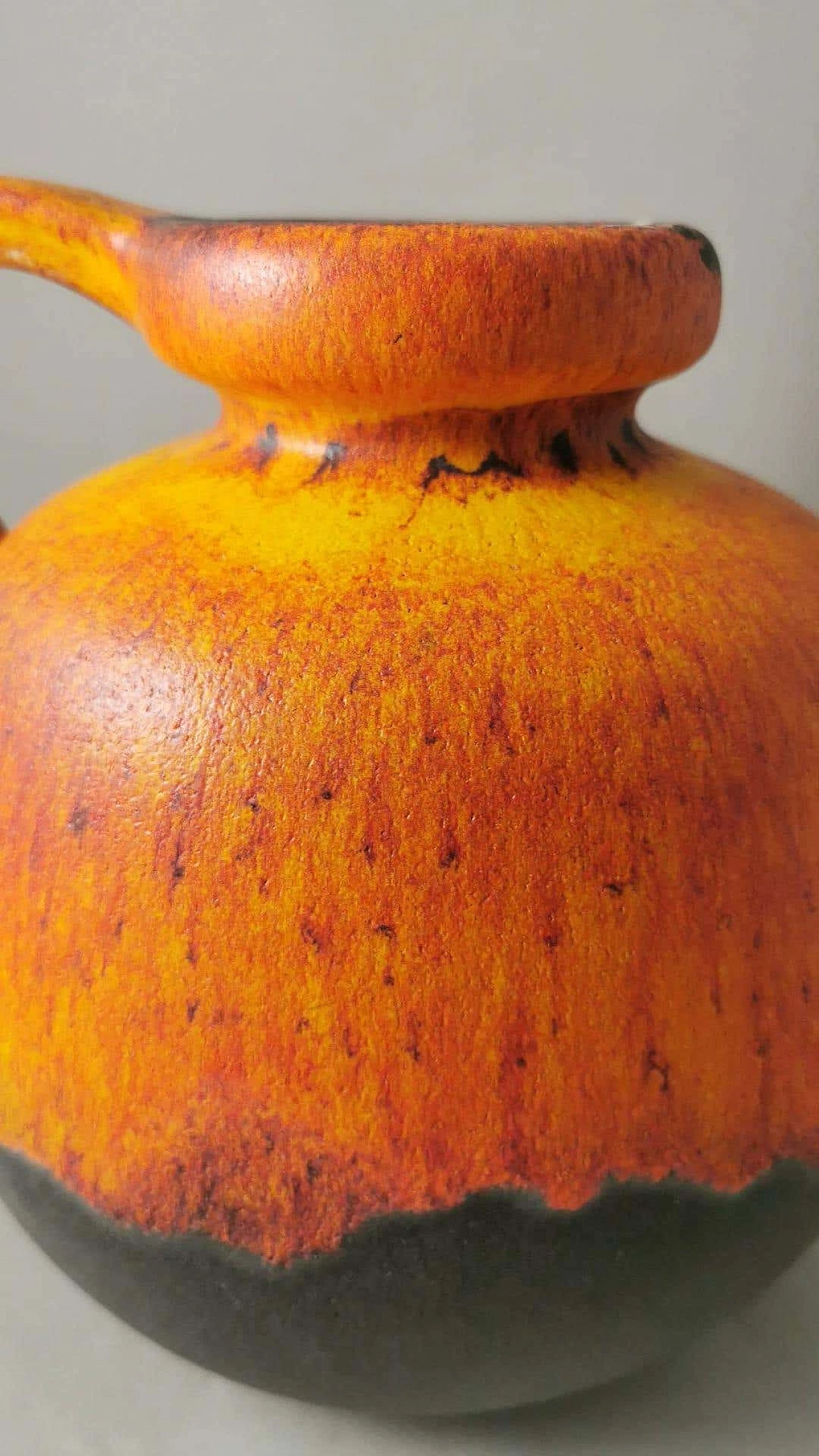 Caraffa in ceramica lava grassa con manico, anni '60 6