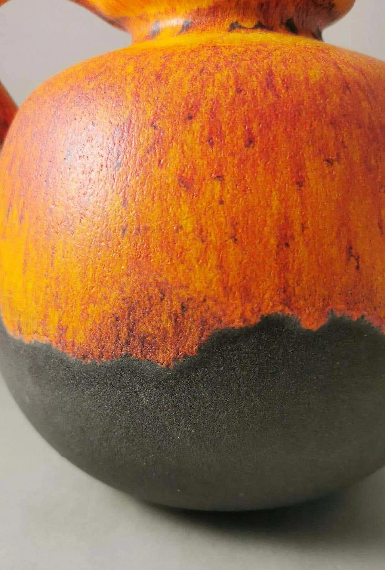Caraffa in ceramica lava grassa con manico, anni '60 7