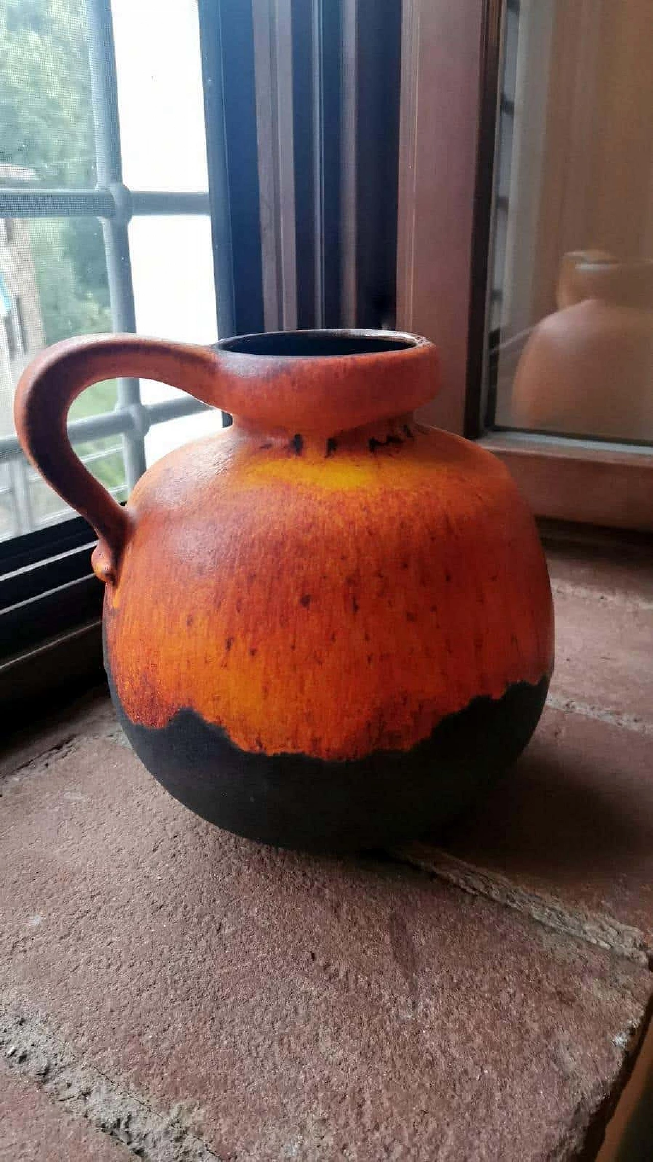 Caraffa in ceramica lava grassa con manico, anni '60 10