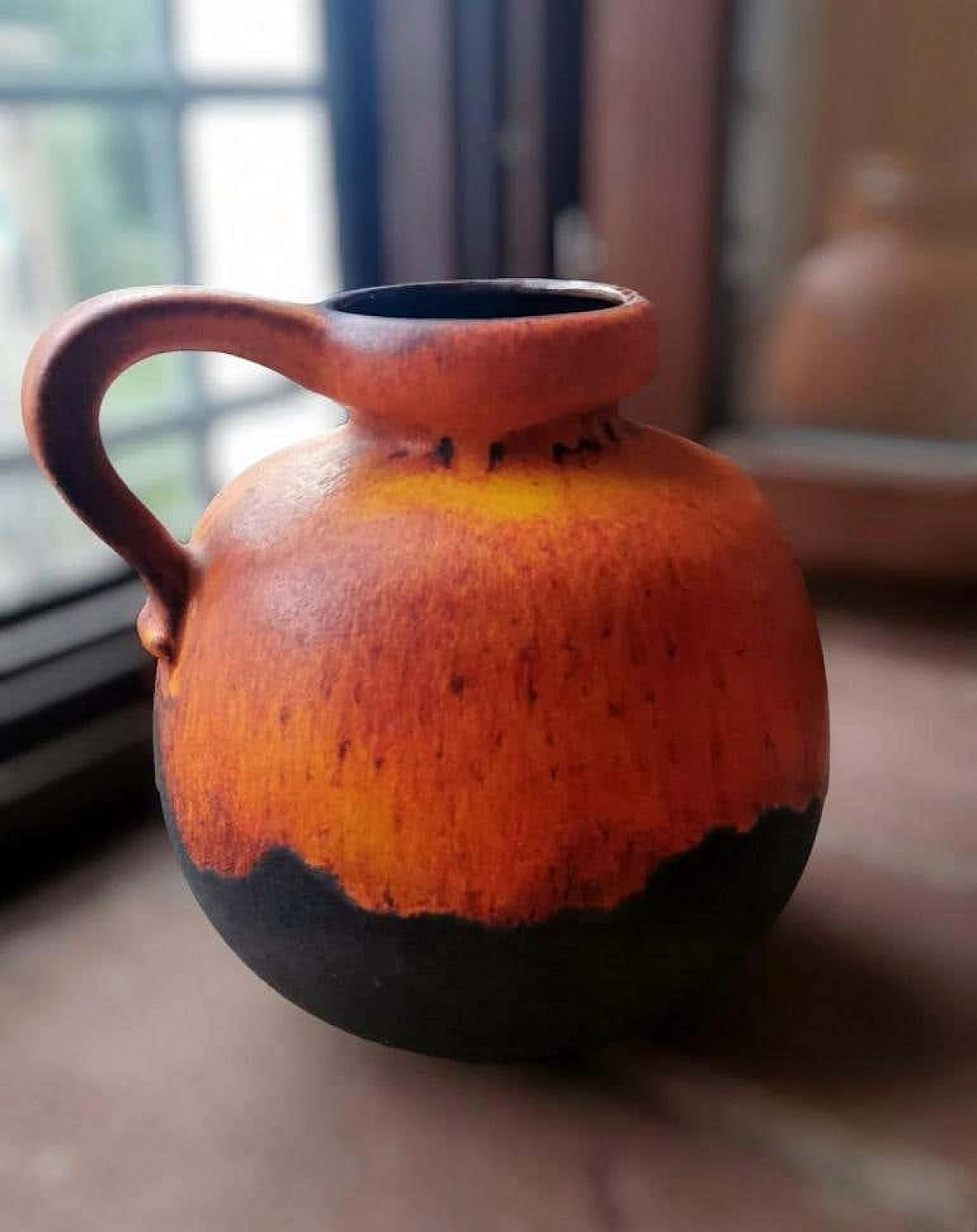Caraffa in ceramica lava grassa con manico, anni '60 11