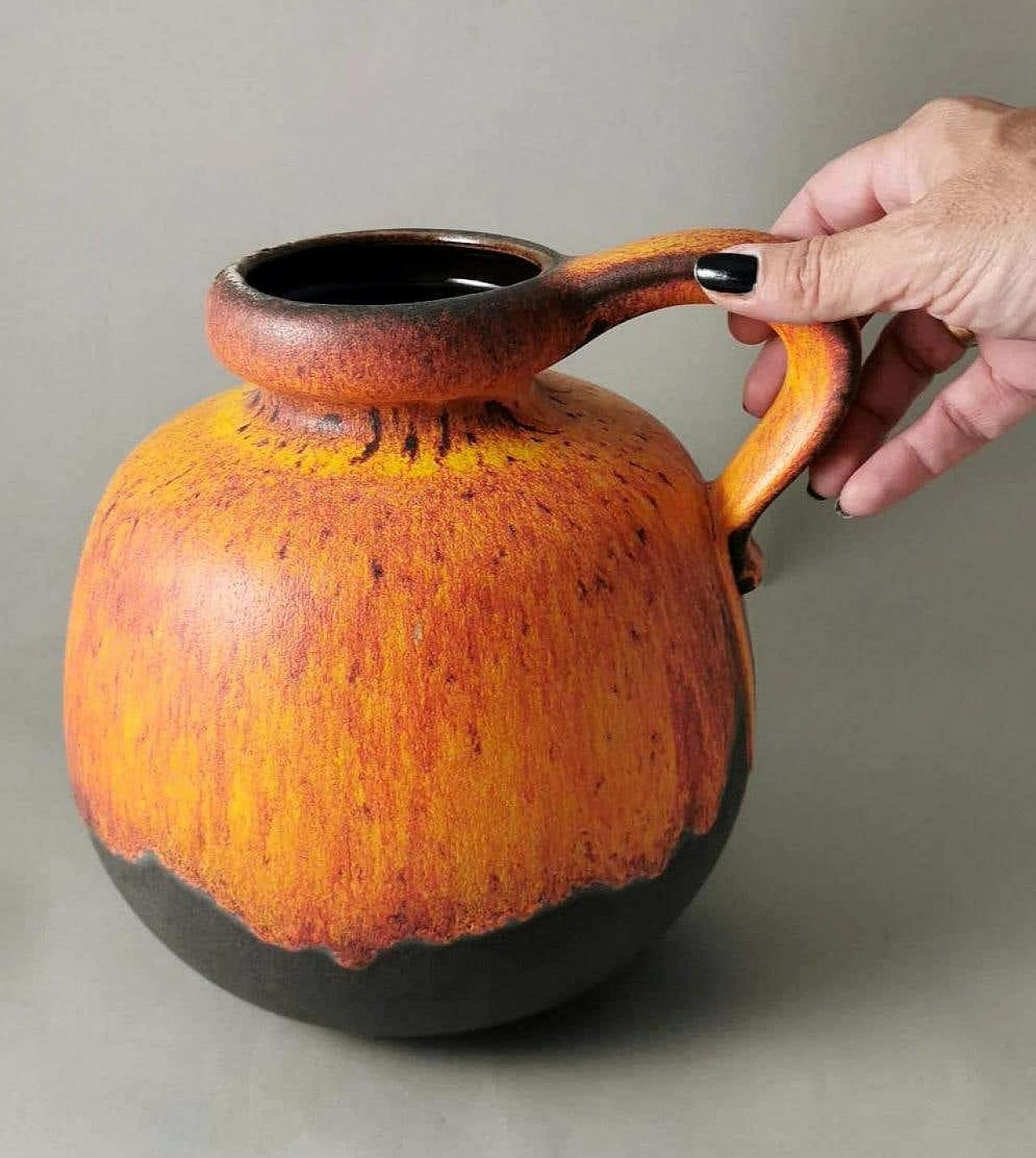 Caraffa in ceramica lava grassa con manico, anni '60 14