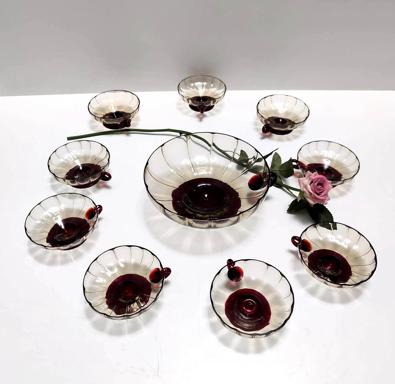 10 Coppe da dessert in vetro di Murano fumé e cremisi nello stile di Zecchin, anni '20 4