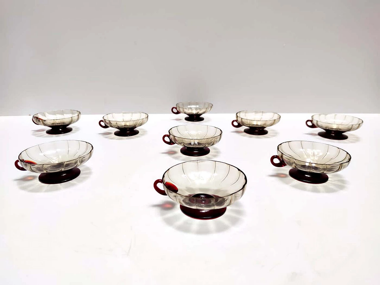 10 Coppe da dessert in vetro di Murano fumé e cremisi nello stile di Zecchin, anni '20 8