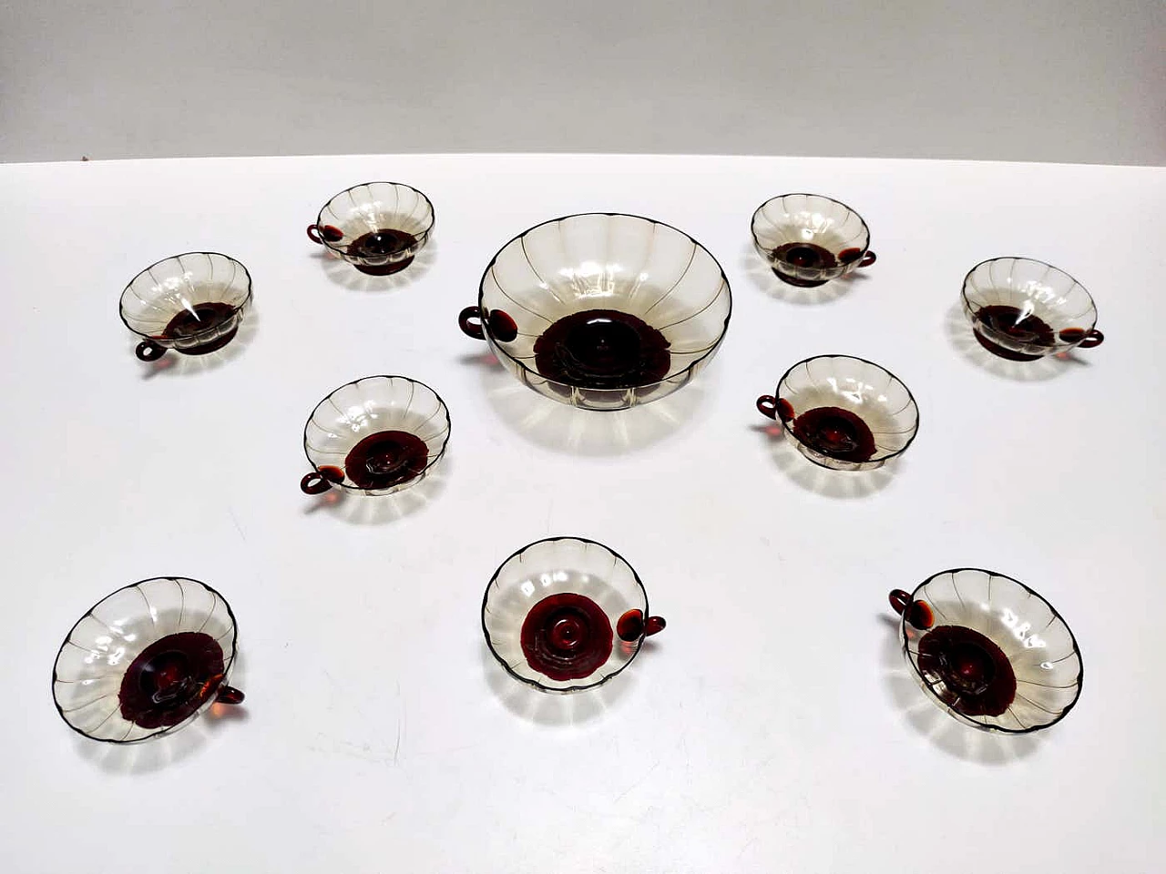 10 Coppe da dessert in vetro di Murano fumé e cremisi nello stile di Zecchin, anni '20 12