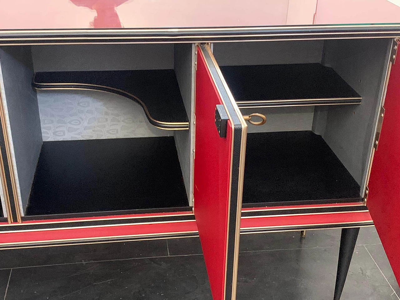 Credenza in metallo, similpelle e vetro di Umberto Mascagni, anni '50 9