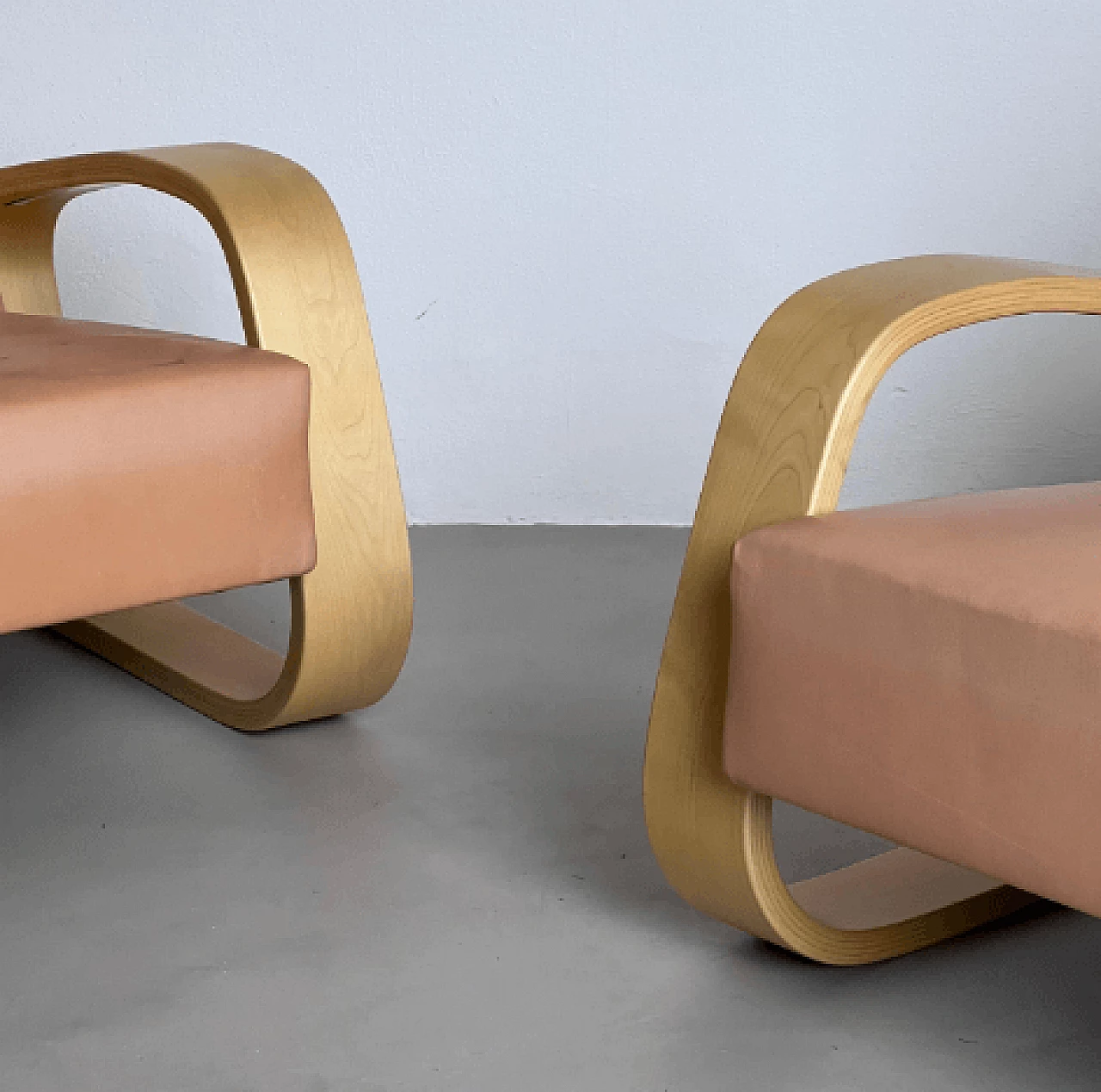 Pair of 400 Tank armchairs by Alvar Aalto for Artek, 2000s 4