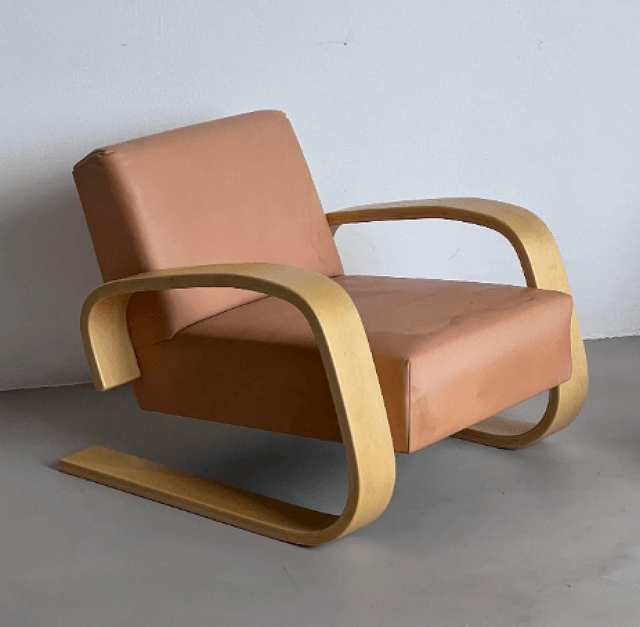 Pair of 400 Tank armchairs by Alvar Aalto for Artek, 2000s 5
