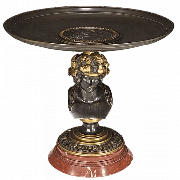 Alzata in bronzo, ottone e metallo cesellato e dorato con testa di Bacco di Alph. Giroux Paris, 1871