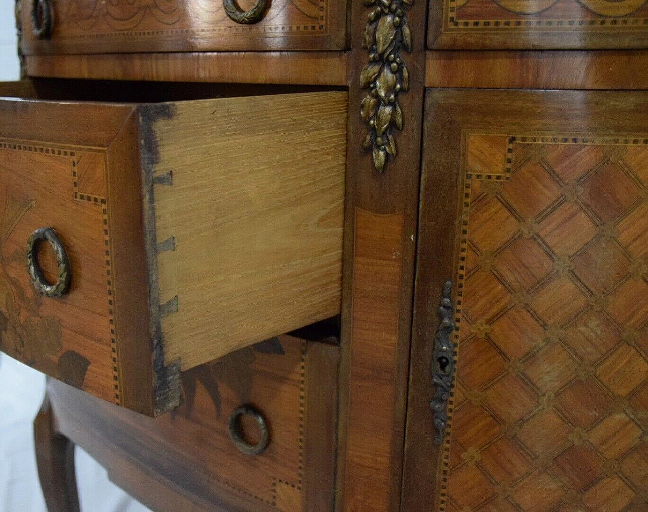 Comò stile Luigi XVI in legno intarsiato e marmo Saint Jean Fleury, fine '800 10
