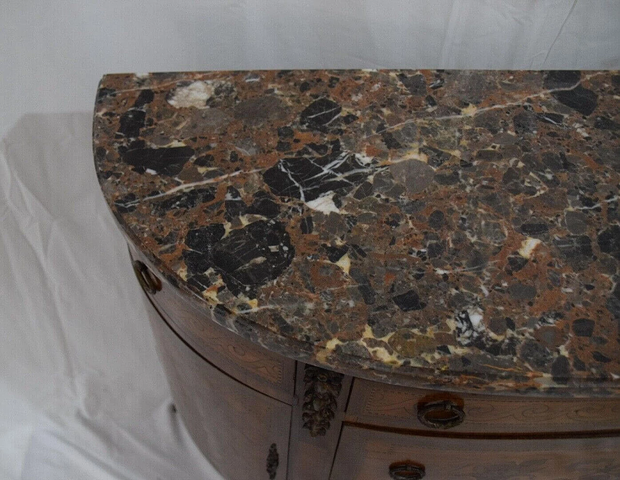 Comò stile Luigi XVI in legno intarsiato e marmo Saint Jean Fleury, fine '800 17