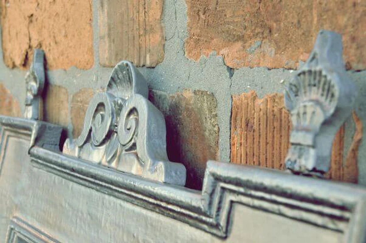 Specchio tedesco in legno grigio con sfumature rossastre, fine '800 4